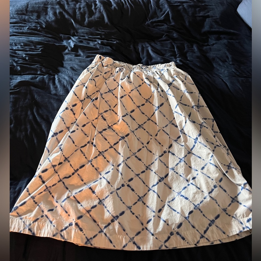 White and blue shibori midi skirt by Gap